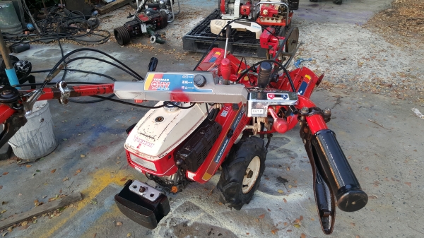 รถพร้อมดินสาดออกข้าง มีตัวตบดินกันดินไหน ปรับสภาพแล้วพร้อมใช้งาน ใบตีดินเต็มๆๆ รหัสสินค้า C2 - 15 ราคา 35000 บาท