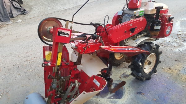 รถพร้อมดินสาดออกข้าง มีตัวตบดินกันดินไหน ปรับสภาพแล้วพร้อมใช้งาน ใบตีดินเต็มๆๆ รหัสสินค้า C2 - 15 ราคา 35000 บาท