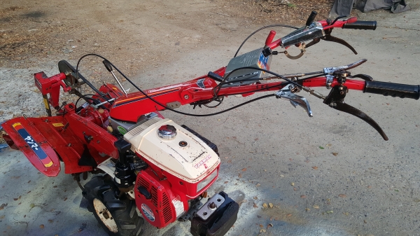 รถพร้อมดินสาดออกข้าง มีตัวตบดินกันดินไหน ปรับสภาพแล้วพร้อมใช้งาน ใบตีดินเต็มๆๆ รหัสสินค้า C2 - 15 ราคา 35000 บาท