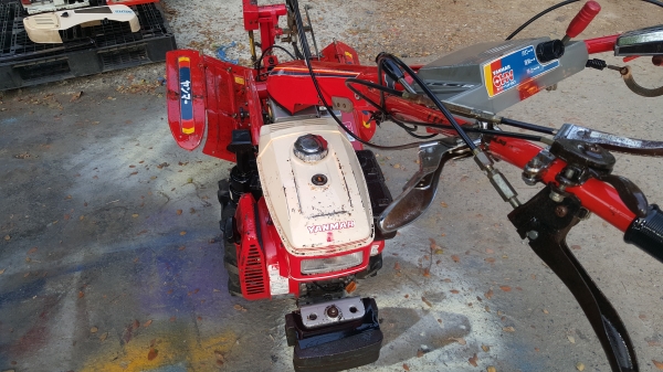 รถพร้อมดินสาดออกข้าง มีตัวตบดินกันดินไหน ปรับสภาพแล้วพร้อมใช้งาน ใบตีดินเต็มๆๆ รหัสสินค้า C2 - 15 ราคา 35000 บาท