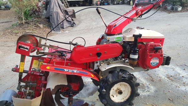 รถพร้อมดินสาดออกข้าง มีตัวตบดินกันดินไหน ปรับสภาพแล้วพร้อมใช้งาน ใบตีดินเต็มๆๆ รหัสสินค้า C2 - 15 ราคา 35000 บาท