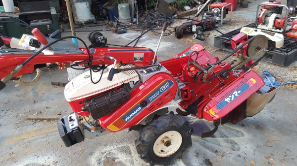 รถพร้อมดินสาดออกข้าง มีตัวตบดินกันดินไหน ปรับสภาพแล้วพร้อมใช้งาน ใบตีดินเต็มๆๆ รหัสสินค้า C2 - 15 ราคา 35000 บาท