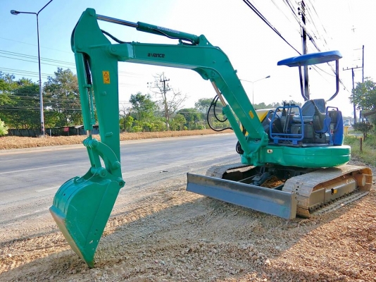 KOMATSU 40mr-1 ขนาดPC-40 <มีVDOให้ชม> รถเก่านอกแท้ มีเอกสารใบอินวอย☎️ติดต่อ 085-5632278 (ราคาต่อรองได้)