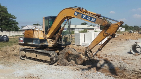 ขายKomatsu PC60 รุ่น5