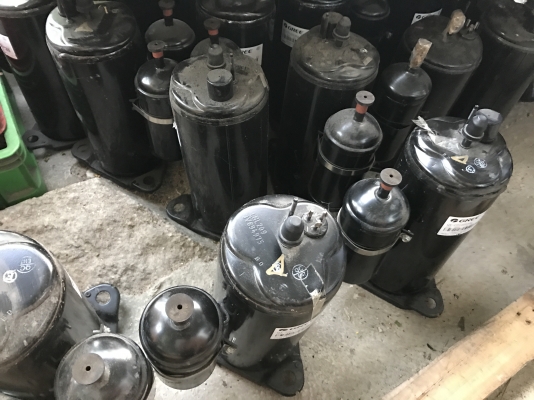 ขายคอมเพรสเซอร์แอร์ Gree ขนาด 12000btu ของใหม่ไม่เคยใช้งาน มีหลายตัวครับ ขายคอมเพรสเซอร์แอร์ Gree ขนาด 12000btu ของใหม่ไม่เคยใช้งาน มีหลายตัวครับ