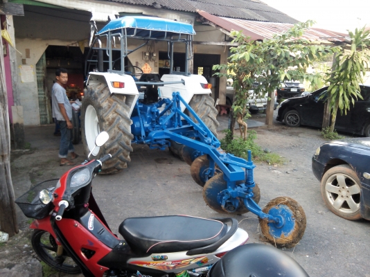 ขายรถไถ FORD 6610 เพลาเดี่ยว ใบมีด 3 จาน 7 จาน ราคา 320000