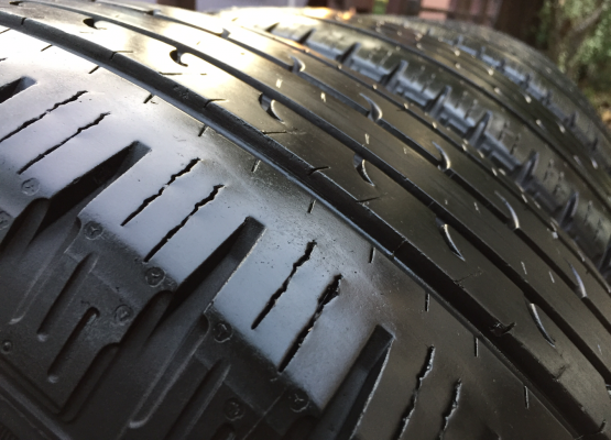 ยาง Goodyear 265 65 17 ปลายปี14 ดอกเต็ม ใช้ยาว ราคาไม่แพง