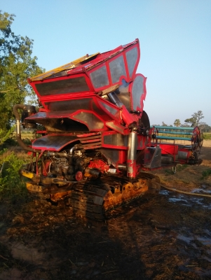 ขายรถเกี่ยวข้าวขนาดกลาง