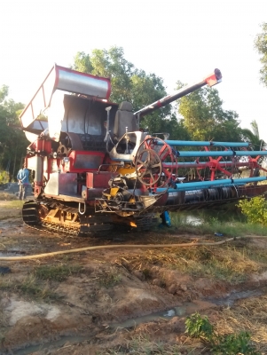 ขายรถเกี่ยวข้าวขนาดกลาง