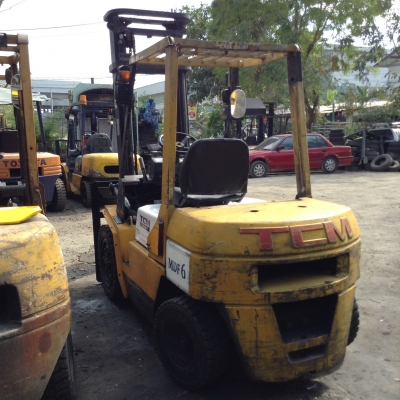 +++ ขายโฟล์คลิฟท์  T.C.M. FD30  ขนาด  3  ตัน  เครื่องยนต์ดีเซล  เสา  4  เมตร   งา 1,070  มม.  เกียร์ออโตเมติค    ยางตันครับ