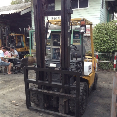 +++ ขายโฟล์คลิฟท์  T.C.M. FD30  ขนาด  3  ตัน  เครื่องยนต์ดีเซล  เสา  4  เมตร   งา 1,070  มม.  เกียร์ออโตเมติค    ยางตันครับ