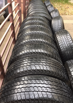(ขอบคุณลูกค้าทุกท่านครับ) ยาง Bridgestone 245 70 16 ปี16 ดอกเต็ม เนื้อนิ่มๆ ไม่มีปะ ราคาไม่แพง