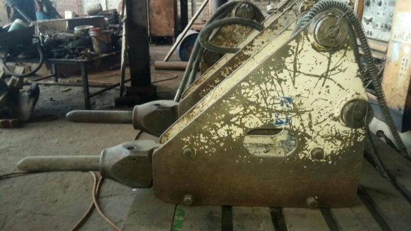 ขายหัวเจาะ รถแมคโคเล็ก ขนาด รุ่น 20-30-40 เก่านอก สภาพพร้อมใช้ ขายไม่แพงครับ