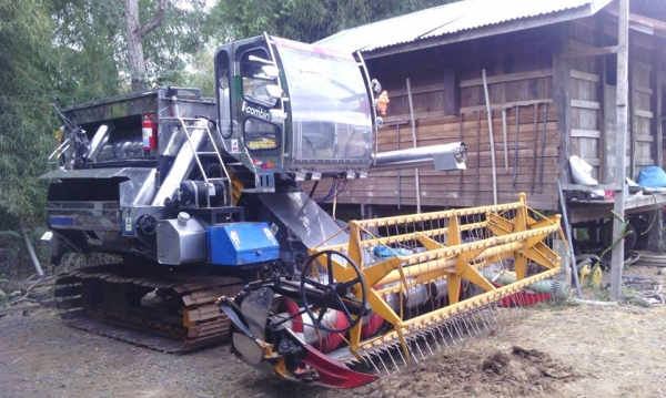 ขายรถเกี่ยวข้าว ไอคอมไบ ปี59ทำงาน1เดือน เจ้าของขับเอง สภาพเดิมปั๊ม23