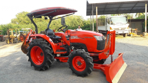 ขายรถไถคูโบต้าL3608SPมีดันหน้า+ผาน5ตราช้าง เล่มทะเบียนพร้อมโอนคับ ราคา325,000.คับ