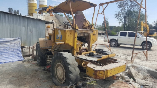 ขายตามสภาพ รถตัก CAT 920 เอวอ่อน ไม่มีเครื่อง เกียร์มี ปั้มครบ ราคาต่อรองได้