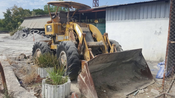 ขายตามสภาพ รถตัก CAT 920 เอวอ่อน ไม่มีเครื่อง เกียร์มี ปั้มครบ ราคาต่อรองได้