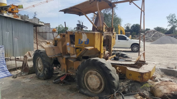 ขายตามสภาพ รถตัก CAT 920 เอวอ่อน ไม่มีเครื่อง เกียร์มี ปั้มครบ ราคาต่อรองได้