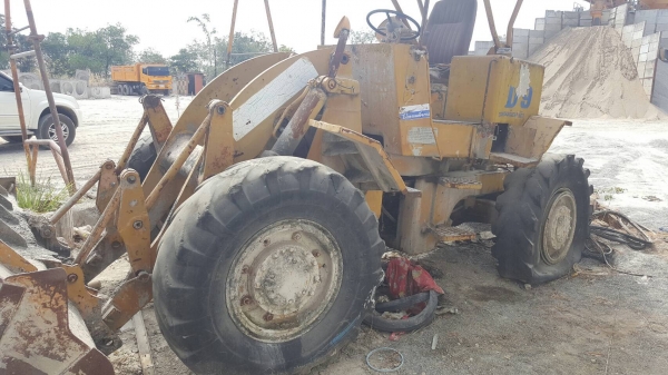 ขายตามสภาพ รถตัก CAT 920 เอวอ่อน ไม่มีเครื่อง เกียร์มี ปั้มครบ ราคาต่อรองได้