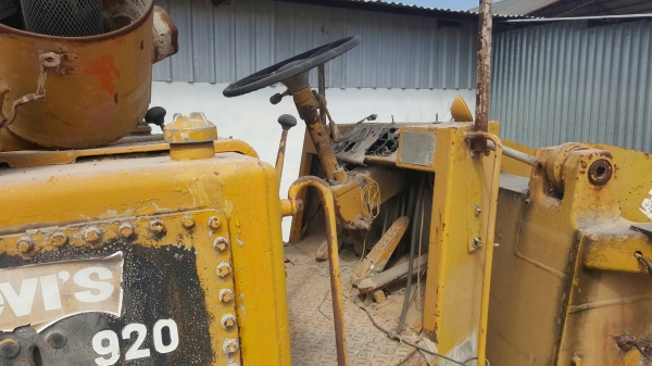 ขายตามสภาพ รถตัก CAT 920 เอวอ่อน ไม่มีเครื่อง เกียร์มี ปั้มครบ ราคาต่อรองได้