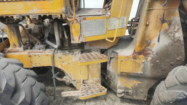 ขายตามสภาพ รถตัก CAT 920 เอวอ่อน ไม่มีเครื่อง เกียร์มี ปั้มครบ ราคาต่อรองได้