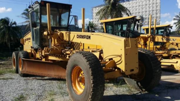 รถเกรด แชมเปี้ยน 740A ชั่วโมงงาน18000. รถนำเข้าสภาพเดิมๆ