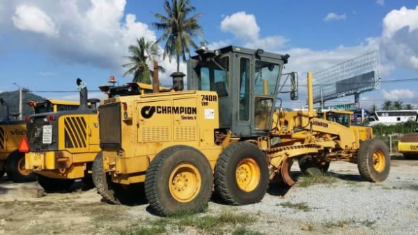 รถเกรด แชมเปี้ยน 740A ชั่วโมงงาน18000. รถนำเข้าสภาพเดิมๆ
