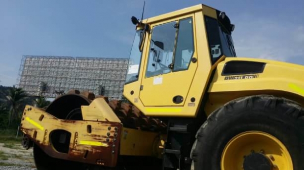 รถบดล้อหนาม Bomag รถนำเข้า ชั่วโมงงาน 6000