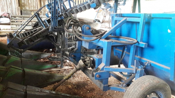 เครื่องตัดอ้อย แบบวางกอง ต่อพ่วงรถแทรคเตอร์