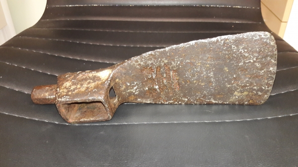 ขายจอบหงอนโบราณตราจระเข้สามดาว Made in Germany.