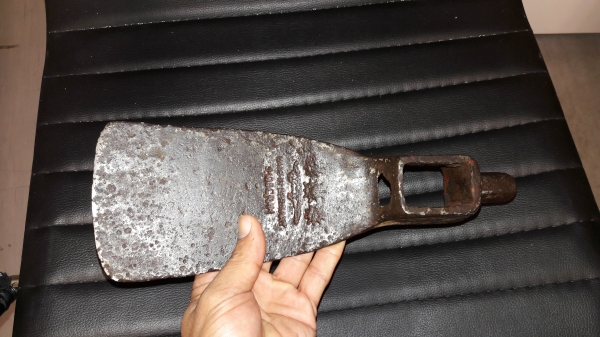 ขายจอบหงอนโบราณตราจระเข้สามดาว Made in Germany.