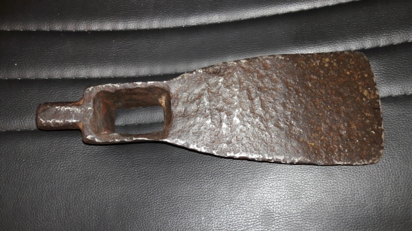 ขายจอบหงอนโบราณตราจระเข้สามดาว Made in Germany.