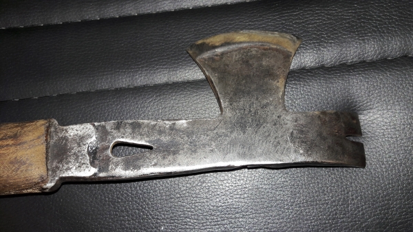 ขายขวานหัวค้อนหงอนงานเก่าด้ามไม้ตราปลากระโทงงานเก่าๆ