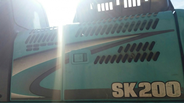 ขายKOBELCO YN11 ทำงาน17,000ชั่วโมง ไฟฟ้าเต็ม เอกสารเล่มทะเบียน รถอยู่พิจิตร สนใจ 0835601591 หรือ 0903494058