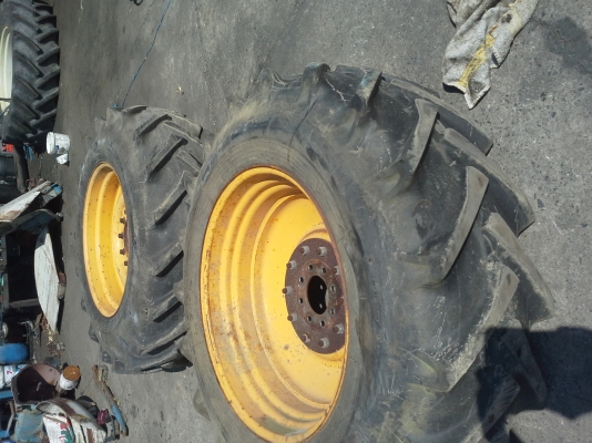 ขายกระทะพร้อมยาง 1 คู่ สนใจโทร081-2805754 ขายกระทะพร้อมยาง 1 คู่ สนใจโทร081-2805754