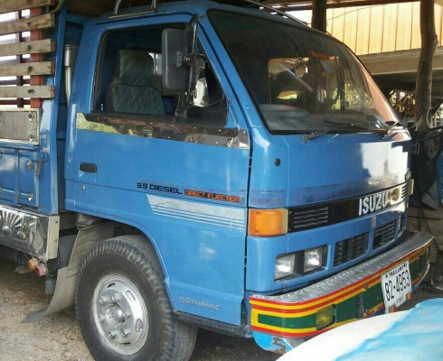 หกล้อ อีซูชุ NPR59LU 4BĜ1-125ปี35 เกียร์สั่น ช่วงล่างใหญ่ ยาง8.25 ช่วงยาว 4.30ม รถห้าง.สวยๆสภาพดีพร้อมใช้ ทะเบียนพร้อมโอน