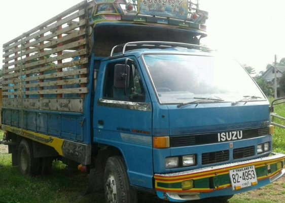 หกล้อ อีซูชุ NPR59LU 4BĜ1-125ปี35 เกียร์สั่น ช่วงล่างใหญ่ ยาง8.25 ช่วงยาว 4.30ม รถห้าง.สวยๆสภาพดีพร้อมใช้ ทะเบียนพร้อมโอน