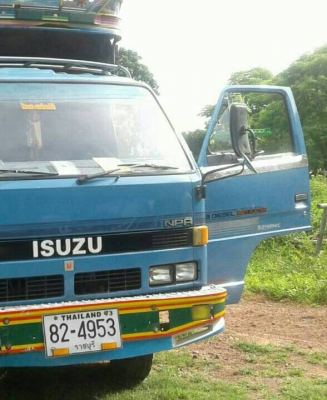 หกล้อ อีซูชุ NPR59LU 4BĜ1-125ปี35 เกียร์สั่น ช่วงล่างใหญ่ ยาง8.25 ช่วงยาว 4.30ม รถห้าง.สวยๆสภาพดีพร้อมใช้ ทะเบียนพร้อมโอน