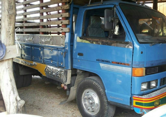 หกล้อ อีซูชุ NPR59LU 4BĜ1-125ปี35 เกียร์สั่น ช่วงล่างใหญ่ ยาง8.25 ช่วงยาว 4.30ม รถห้าง.สวยๆสภาพดีพร้อมใช้ ทะเบียนพร้อมโอน