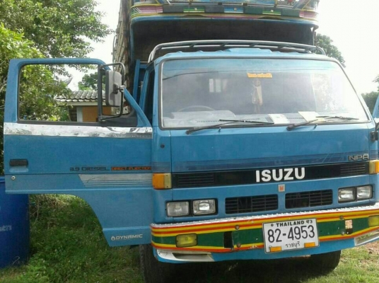 หกล้อ อีซูชุ NPR59LU 4BĜ1-125ปี35 เกียร์สั่น ช่วงล่างใหญ่ ยาง8.25 ช่วงยาว 4.30ม รถห้าง.สวยๆสภาพดีพร้อมใช้ ทะเบียนพร้อมโอน