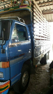 หกล้อ อีซูชุ NPR59LU 4BĜ1-125ปี35 เกียร์สั่น ช่วงล่างใหญ่ ยาง8.25 ช่วงยาว 4.30ม รถห้าง.สวยๆสภาพดีพร้อมใช้ ทะเบียนพร้อมโอน