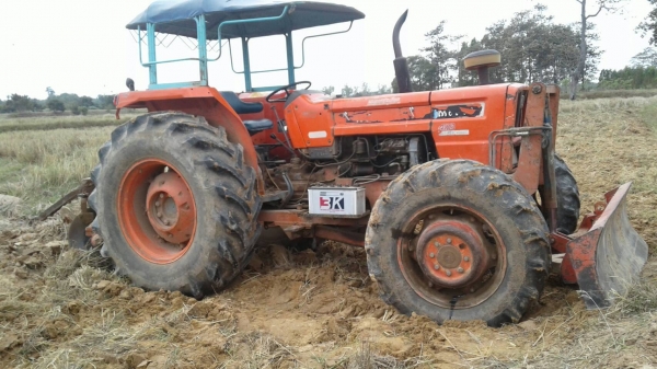 ขาย คูโบต้า M8030 สองเพลา  ราคา 215,000  อุปกรณ์มี ใบดัน + ผานพรวน -เพลาฝัง เอกสารอินวอยร์- พร้อมใช้งาน 091-0206555 อยู่สุรินทร์