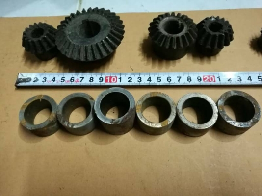 ขาย630บ.ส่งฟรี 083-2000058 ID: line832923 ชุดเพื่องดอกจอกเปลี่ยนทิศทางการหมุน 90 ํ ฟันตรง 4 ชุด  ชุดบุชสวมเพลา 1 นิ้ว 6 อ้น