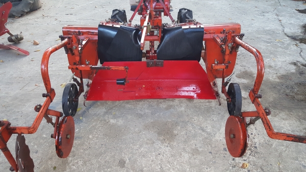 รถพรวนดิน ยกร่อง ปูพสาติก รหัส C2 - 10 รถพรวนดิน ยกร่อง ปูพสาติก รหัส C2 - 10