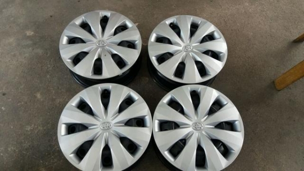 ขายล้อกระทะเดิมพร้อมฝาครอบ สี่รูรถเก๋ง ปี 15