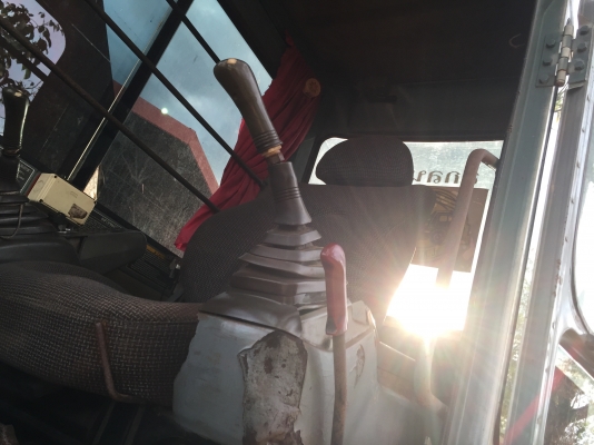 Hitachi EX200-3 เครื่องเดิม เมกะปั้ม สวยพร้อมใช้ โซ่หนา แทรคสวย ภายในครบๆ Hitachi EX200-3 เครื่องเดิม เมกะปั้ม สวยพร้อมใช้ โซ่หนา แทรคสวย ภายในครบๆ