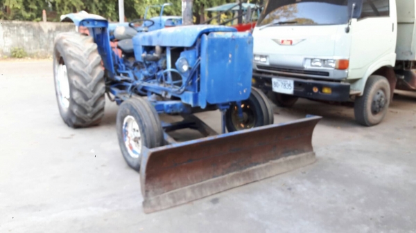 Ford Inter เฟืองท้ายใหญ่ รุ่นสงครามโลก พร้อมทำงานครับ