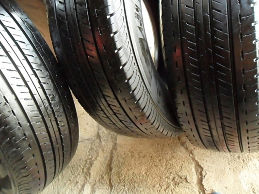 ยางกระบะ15 บริดสโตน215-70-15 ลงพื้นปี15 (4เส้น4,300)ดอกเกือบ1เซ็น