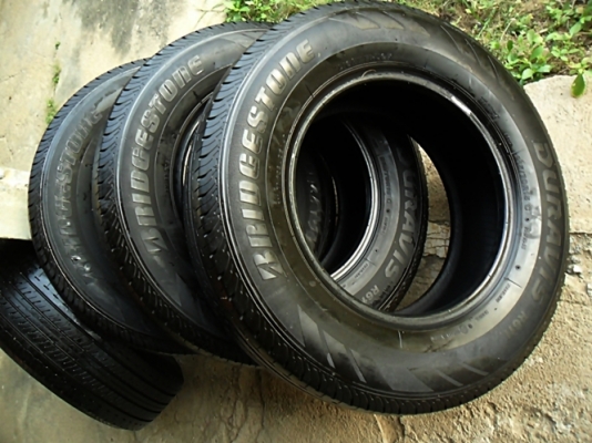 ยางกระบะ15 บริดสโตน215-70-15 ลงพื้นปี15 (4เส้น4,300)ดอกเกือบ1เซ็น