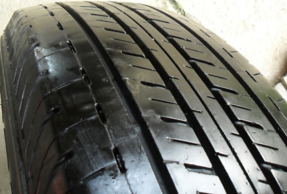 ยางกระบะ15 บริดสโตน215-70-15 ลงพื้นปี15 (4เส้น4,300)ดอกเกือบ1เซ็น